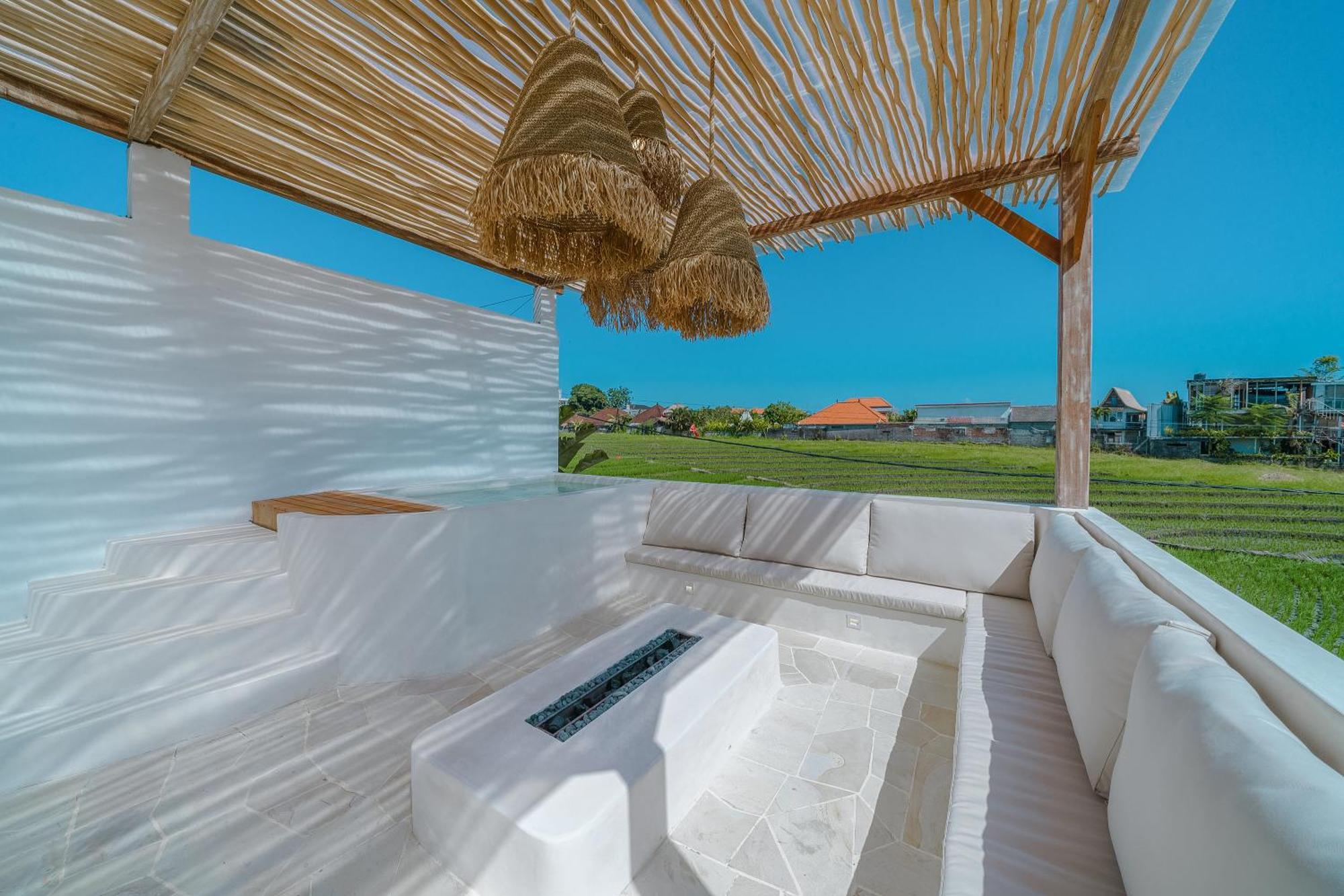 Paca - Rooftop, Outdoor Cinema & 2 Pools Overlooking Rice Fields Villa *