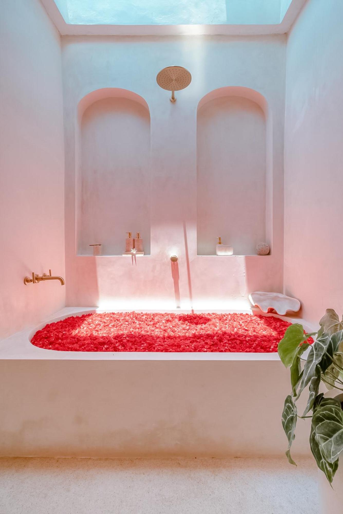 Villa Paca - Rooftop, Outdoor Cinema & 2 Pools Overlooking Rice Fields *