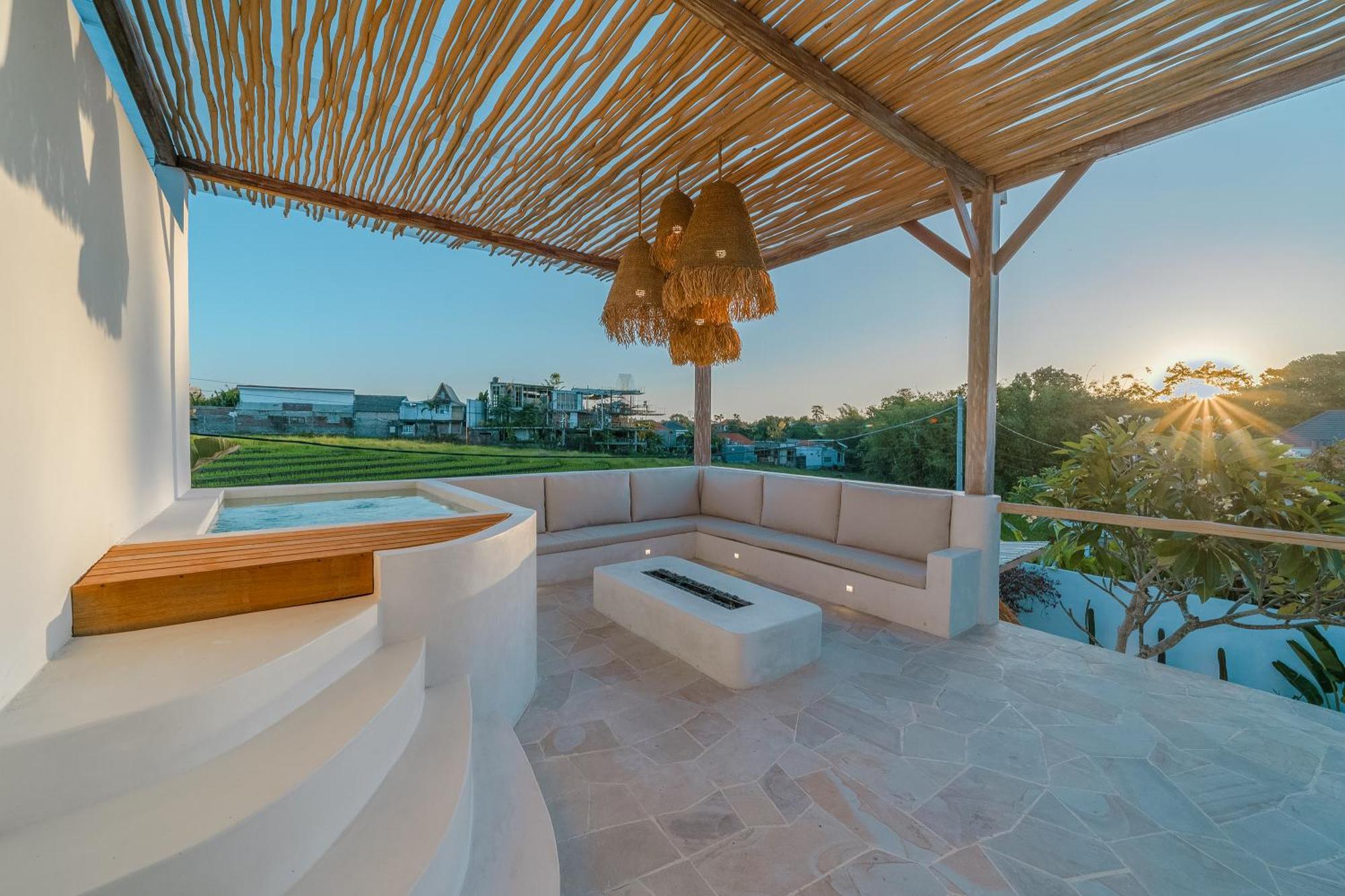 Paca - Rooftop, Outdoor Cinema & 2 Pools Overlooking Rice Fields Villa