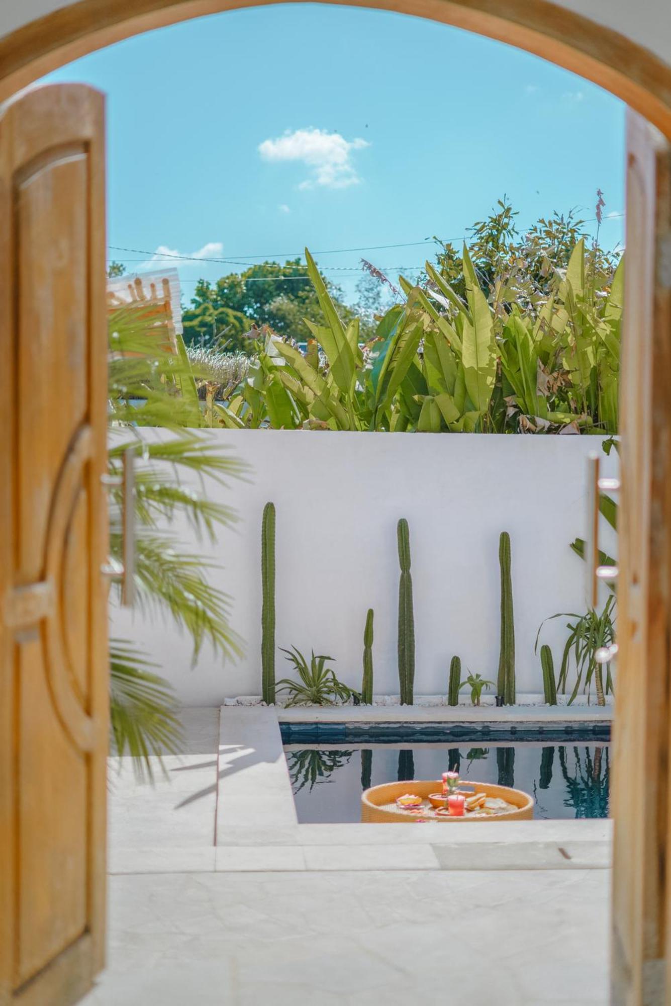 Villa Paca - Rooftop, Outdoor Cinema & 2 Pools Overlooking Rice Fields