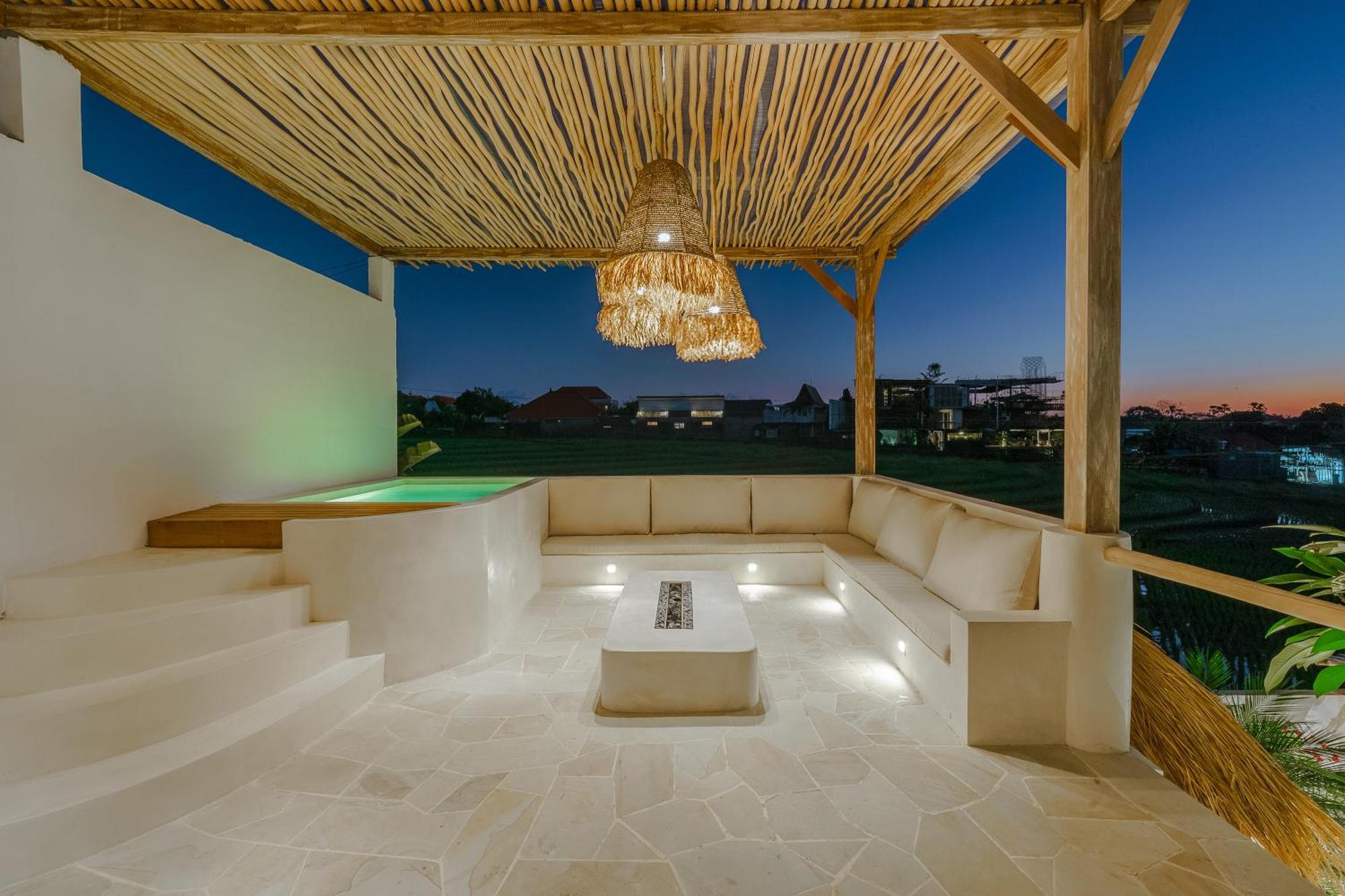 Paca - Rooftop, Outdoor Cinema & 2 Pools Overlooking Rice Fields