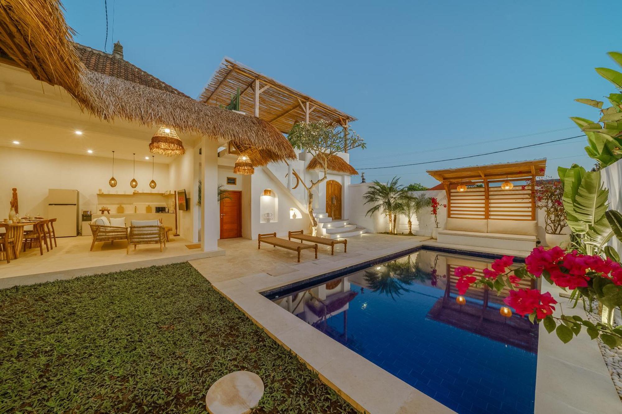 Villa Paca - Rooftop, Outdoor Cinema & 2 Pools Overlooking Rice Fields Canggu
