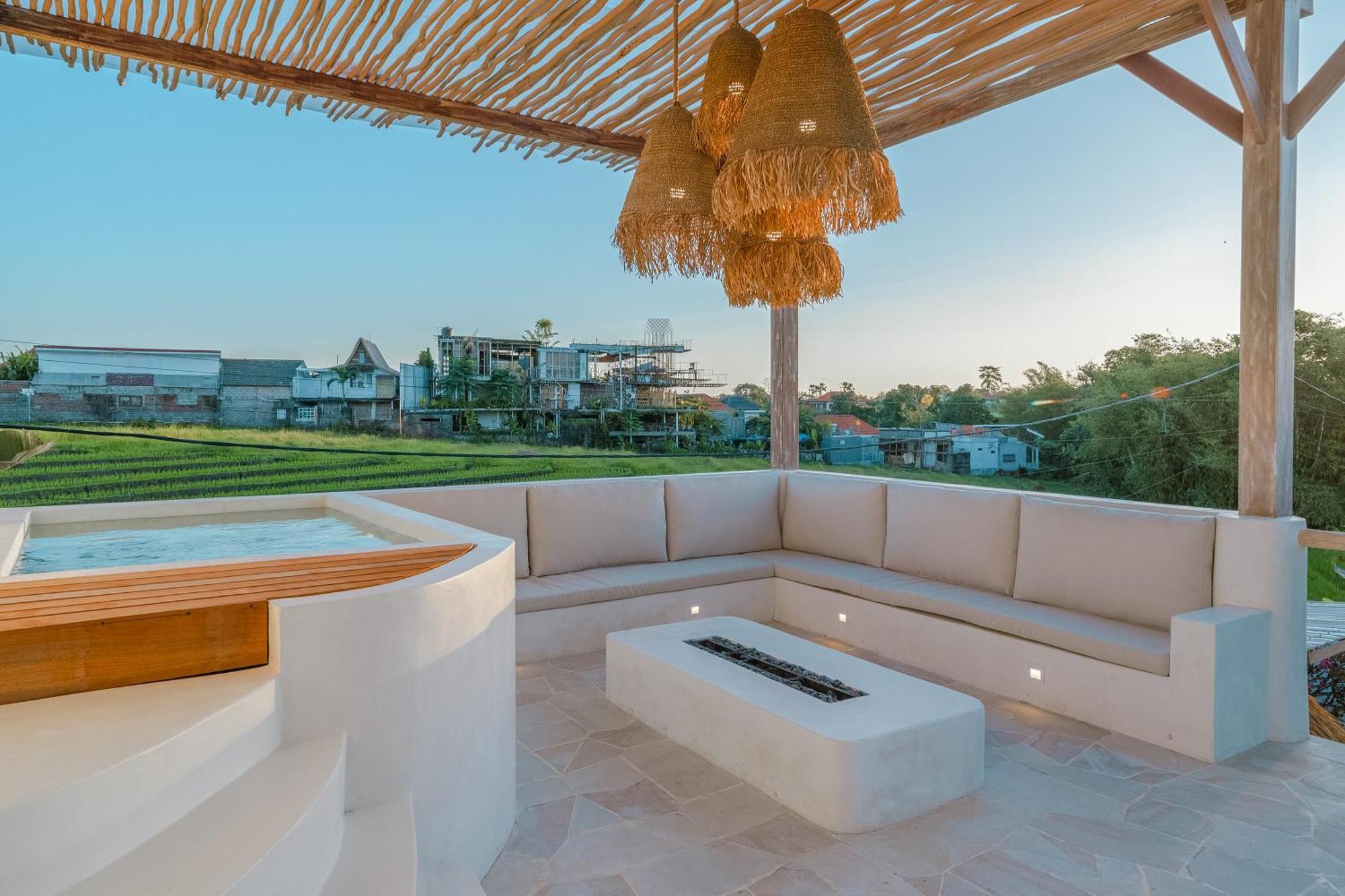 Villa Paca - Rooftop, Outdoor Cinema & 2 Pools Overlooking Rice Fields Canggu