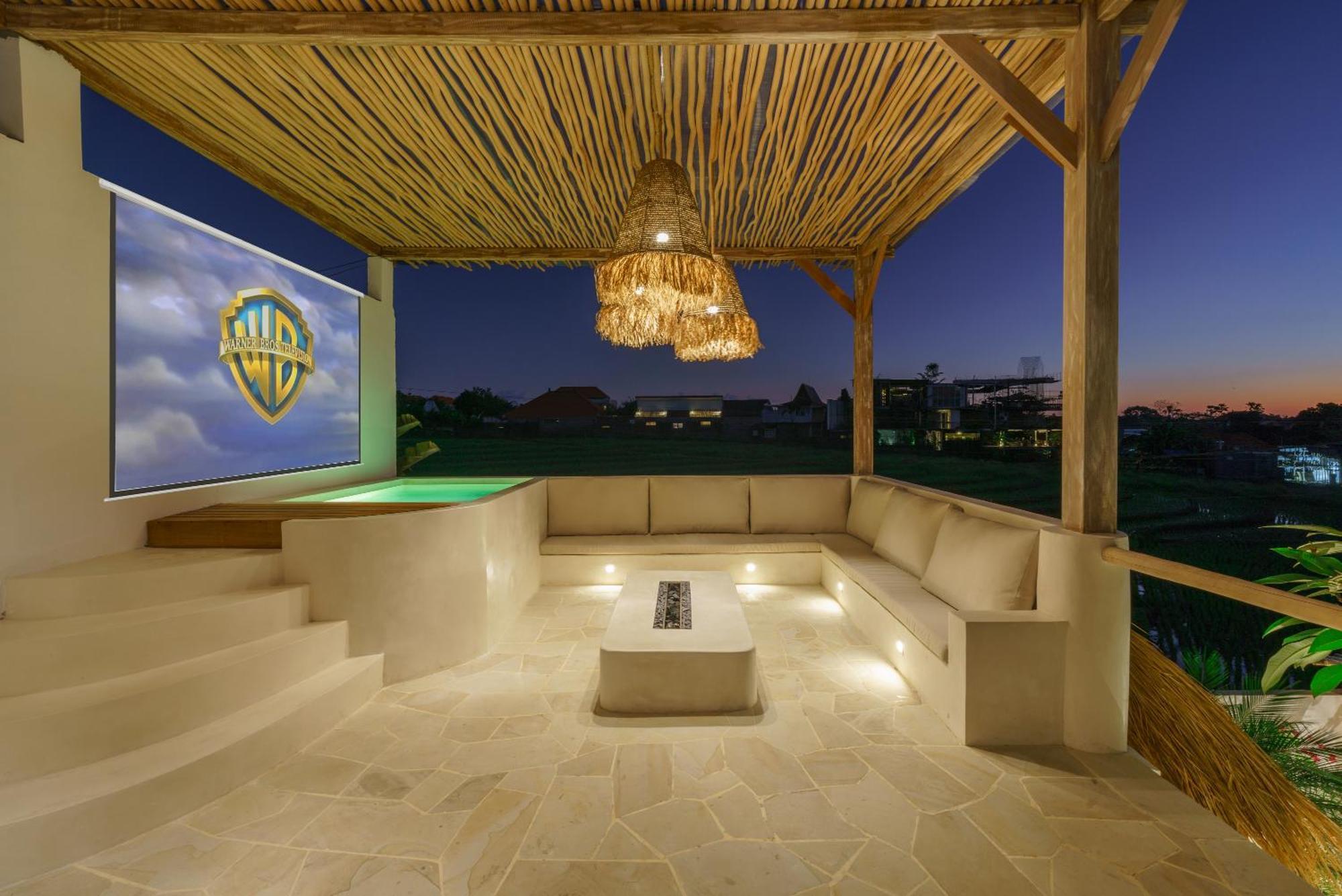 Paca - Rooftop, Outdoor Cinema & 2 Pools Overlooking Rice Fields