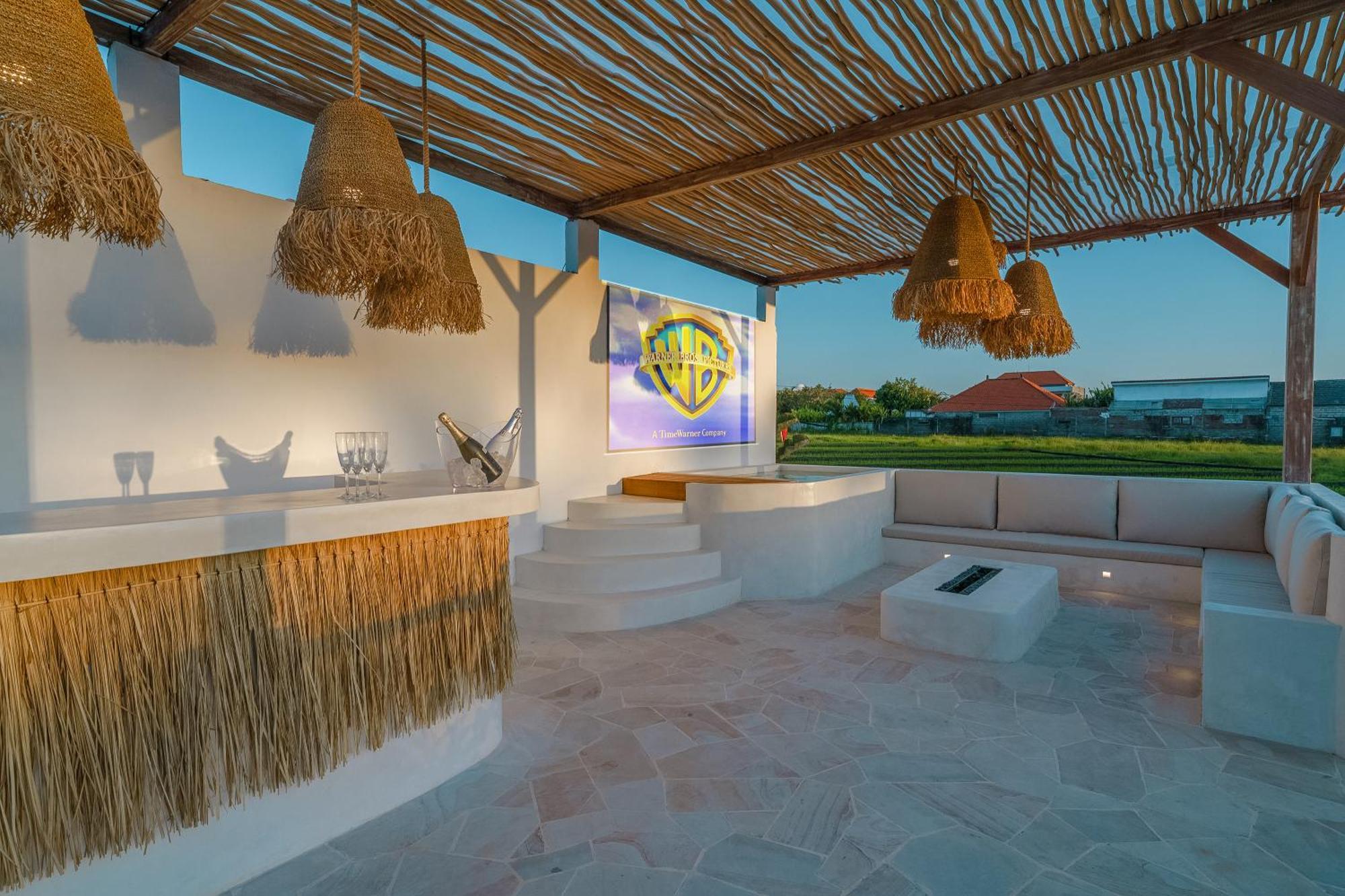Paca - Rooftop, Outdoor Cinema & 2 Pools Overlooking Rice Fields * Canggu
